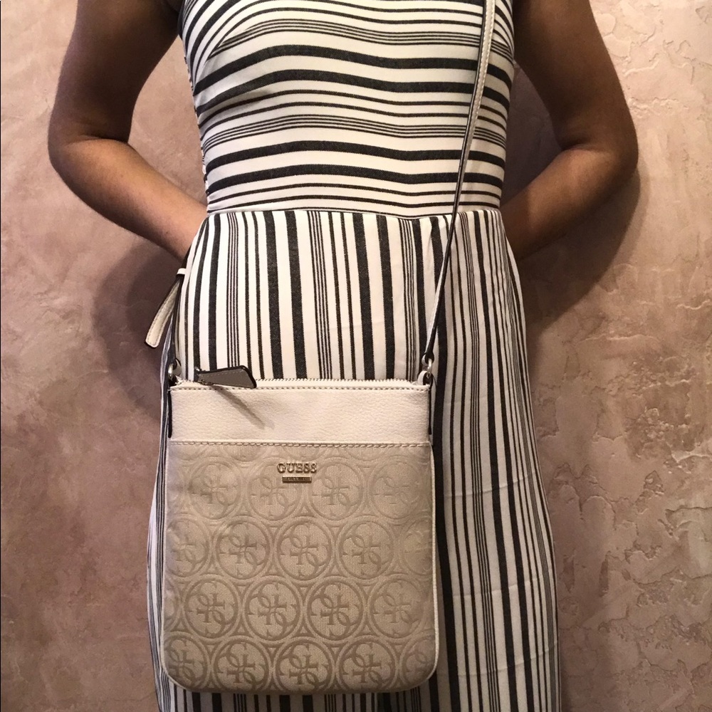 NWOT Guess Logo Crossbody